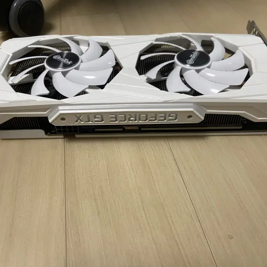 이엠텍 그래픽카드 1660 ti white