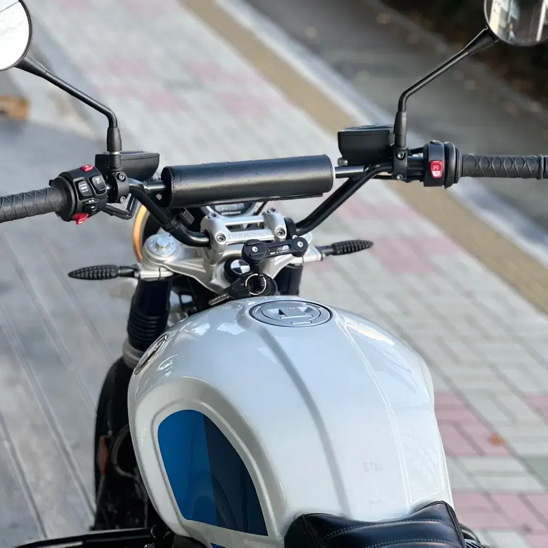 BMW R9T 어반 GS 2020년식 짧은키로수 판매