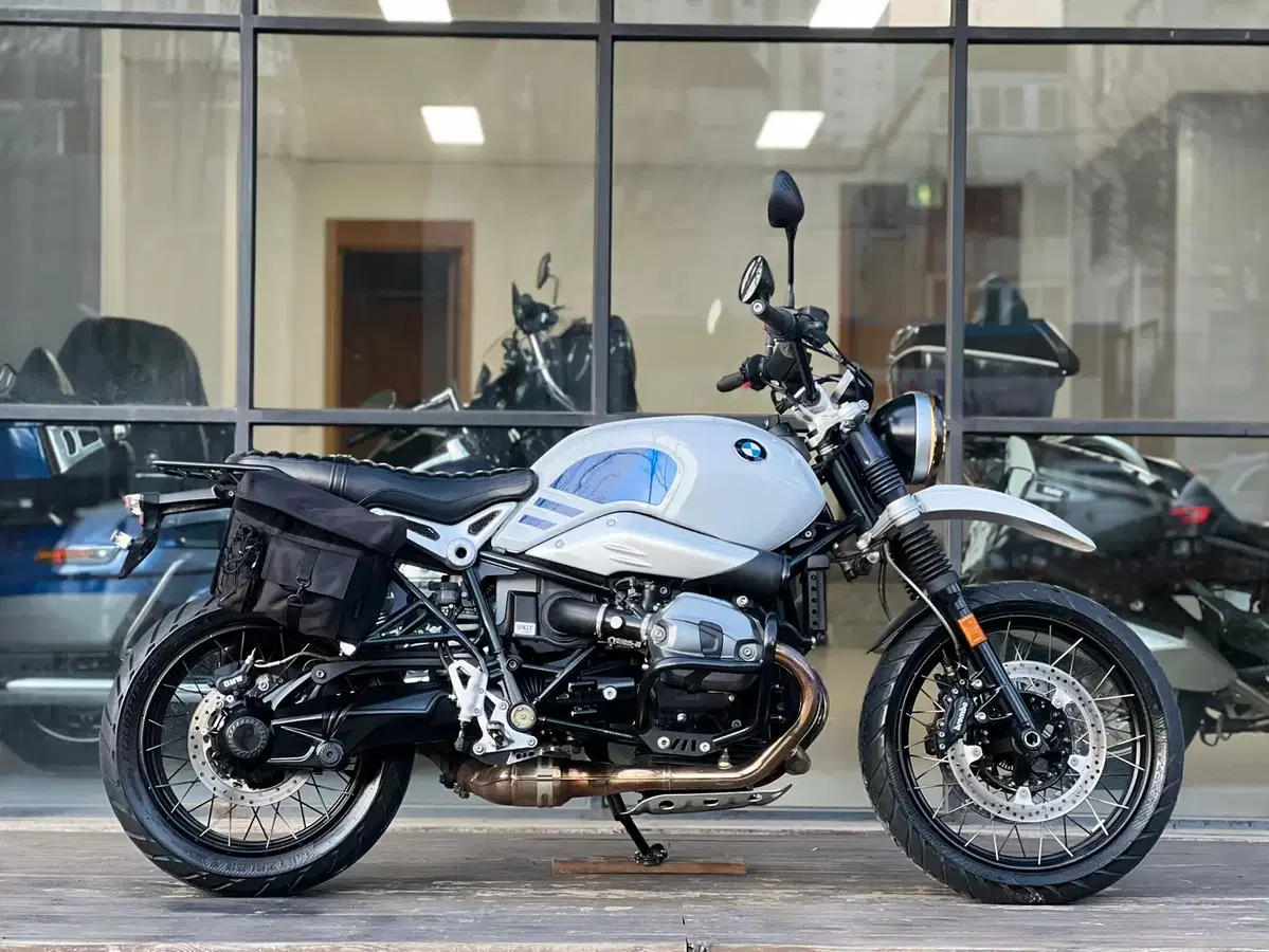 BMW R9T 어반 GS 2020년식 짧은키로수 판매