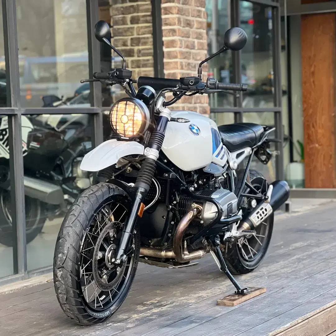 BMW R9T 어반 GS 2020년식 짧은키로수 판매