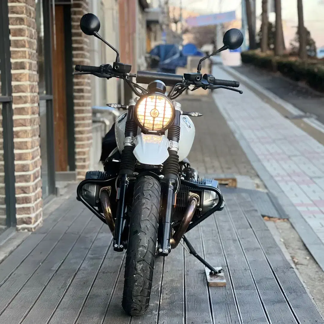 BMW R9T 어반 GS 2020년식 짧은키로수 판매