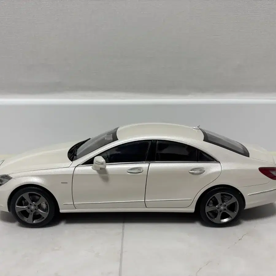 1:18 노레브 HQ 벤츠 CLS 350 다이캐스트 판매합니다 !