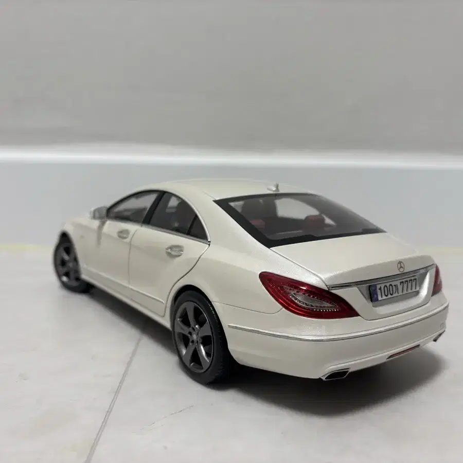 1:18 노레브 HQ 벤츠 CLS 350 다이캐스트 판매합니다 !