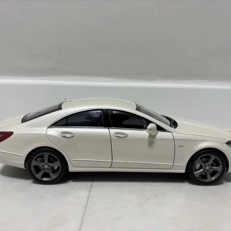 1:18 노레브 HQ 벤츠 CLS 350 다이캐스트 판매합니다 !