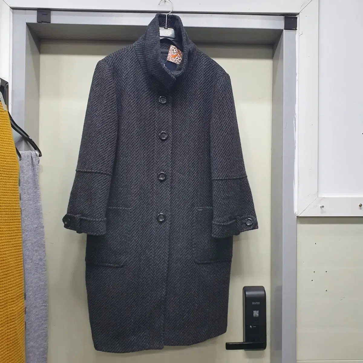 Hedges woolen coat