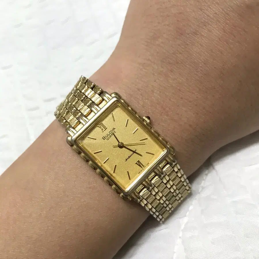 부로바 엠버서더 탱크스타일 메탈 빈티지 쿼츠 시계 BULOVA