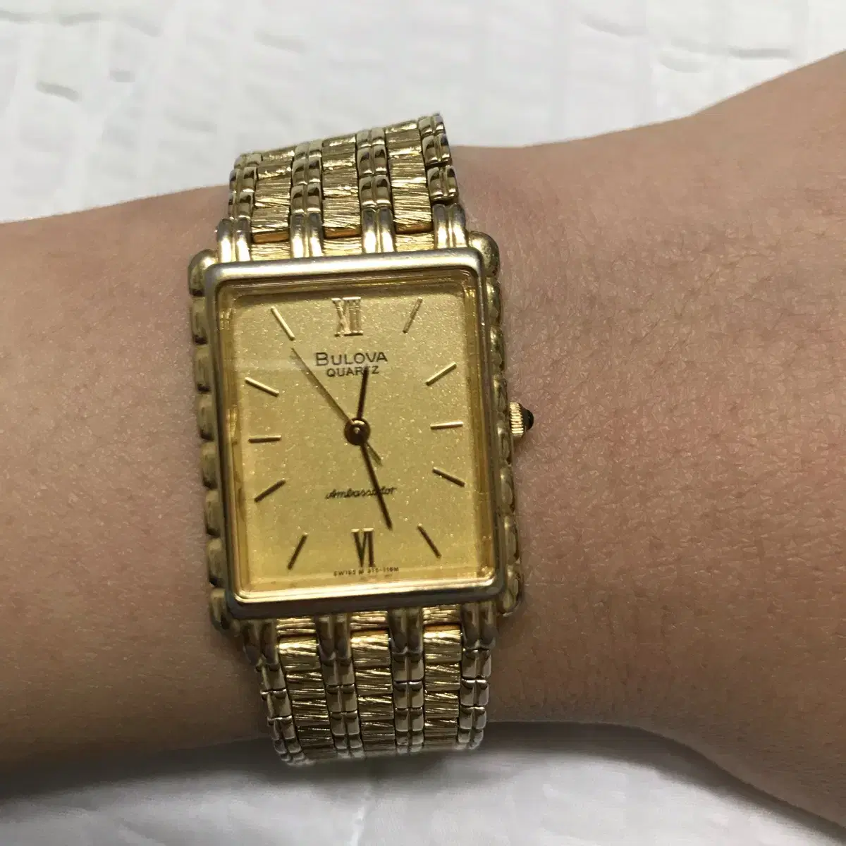 부로바 엠버서더 탱크스타일 메탈 빈티지 쿼츠 시계 BULOVA