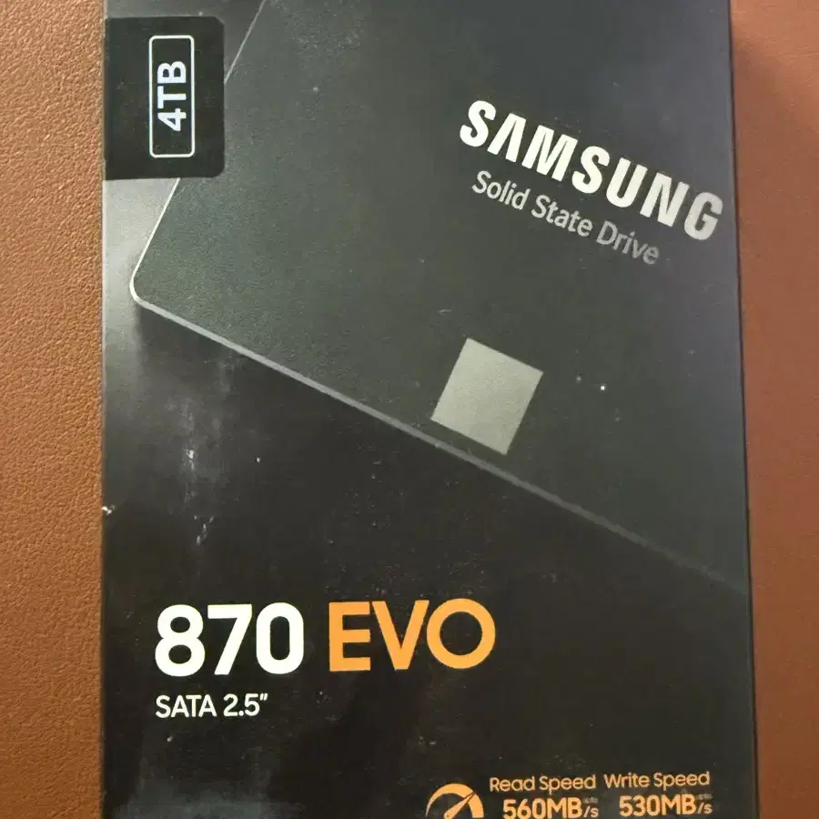 삼성 870 EVO SSD 4TB SATA 2.5" 미개봉 정품 팝니다.