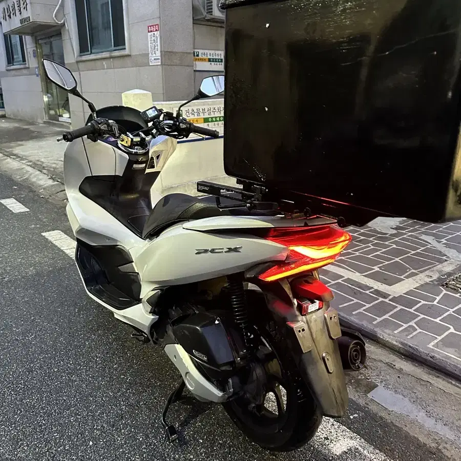 혼다 Pcx 125cc 20년식 상태좋습니다 급처합니다