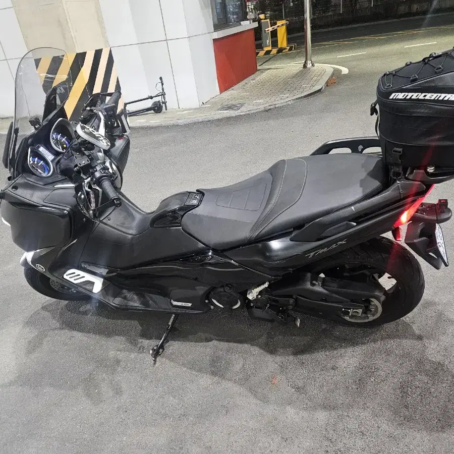 TMAX DX 19년식 27700키로 무사고 올순정