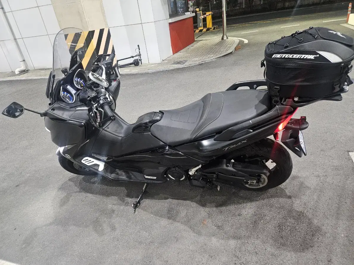 TMAX DX 19년식 27700키로 무사고 올순정