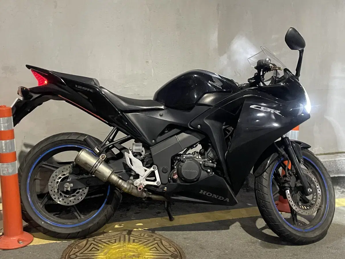 혼다 cbr125cc 14년식 팝니다.