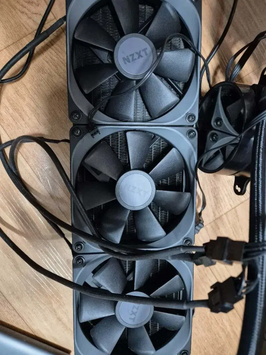 NZXT KRAKEN X73