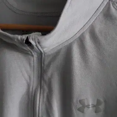 UNDER ARMOUR 맨투맨  XXL (10-9)