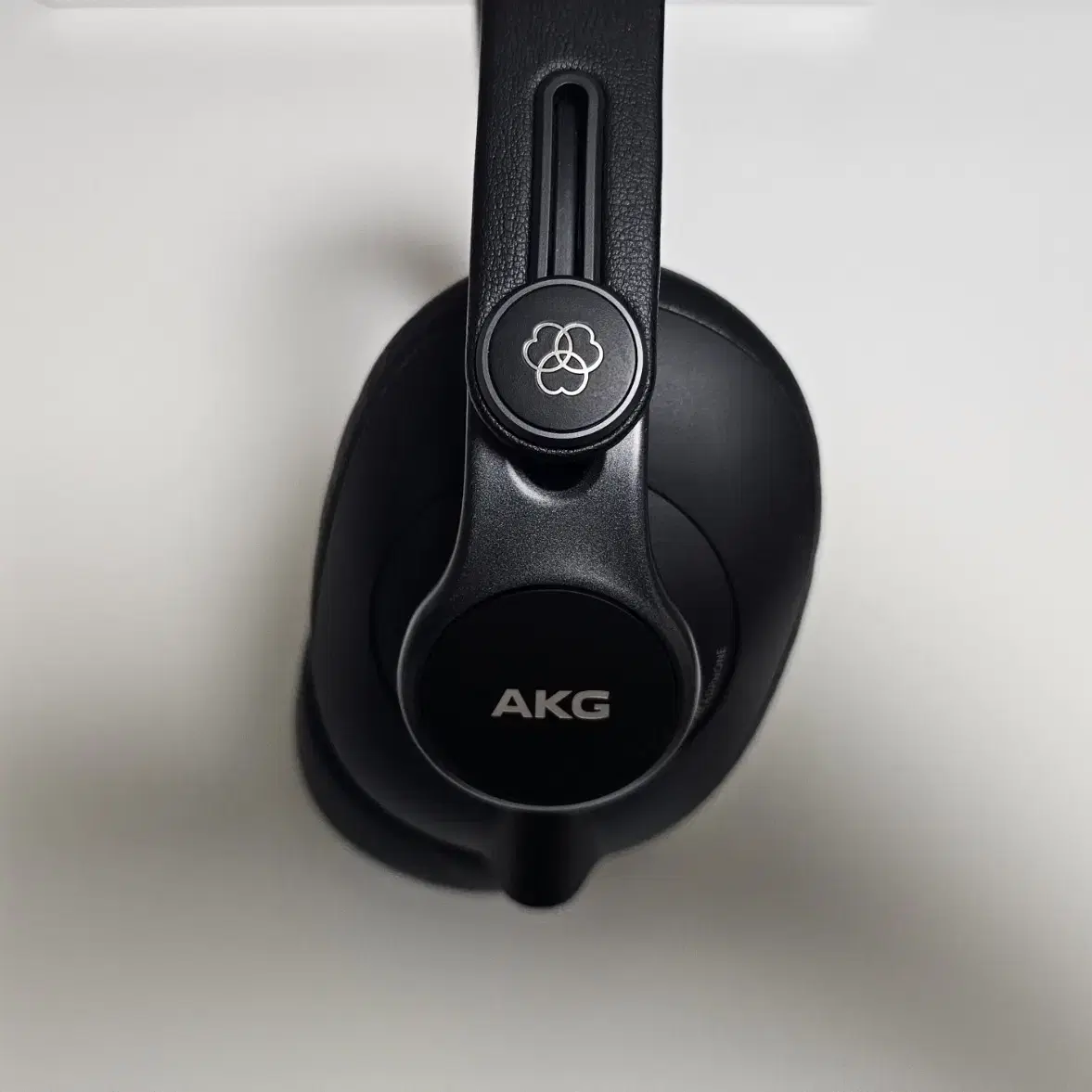 AKG K371 유선 헤드셋