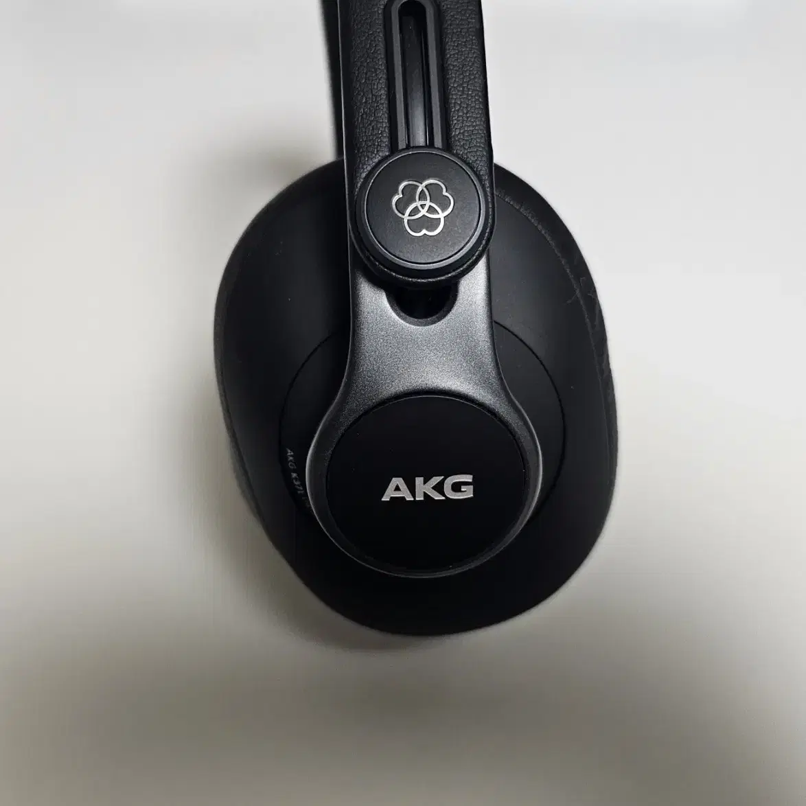 AKG K371 유선 헤드셋