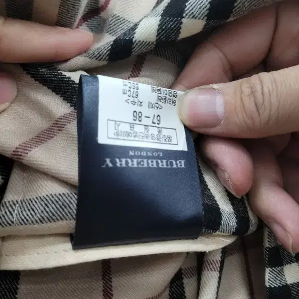 BURBERRY 베이지 미니스커트 공용 67 - 86