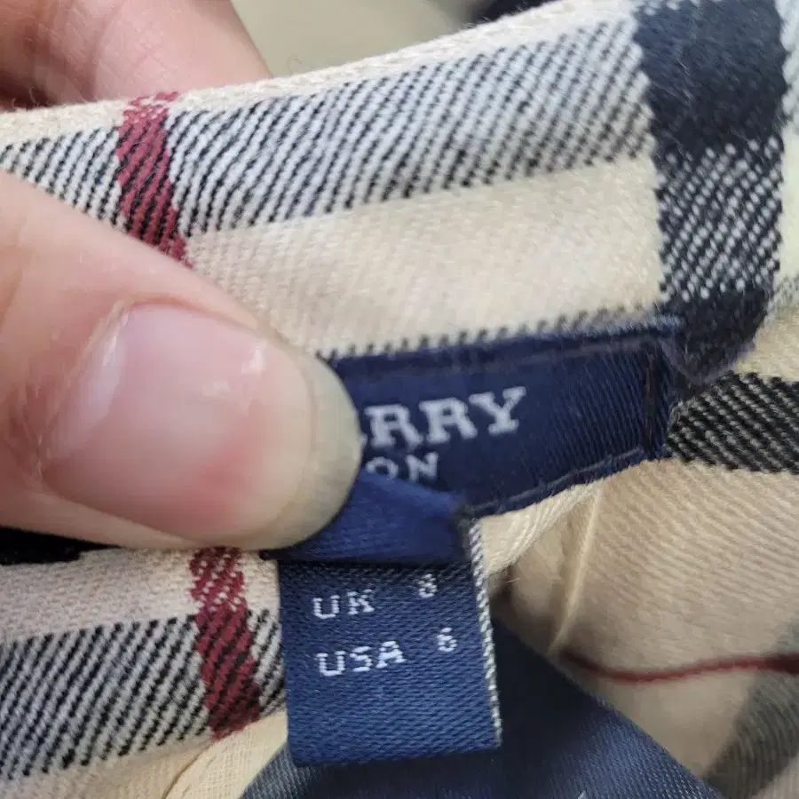 BURBERRY 베이지 미니스커트 공용 67 - 86