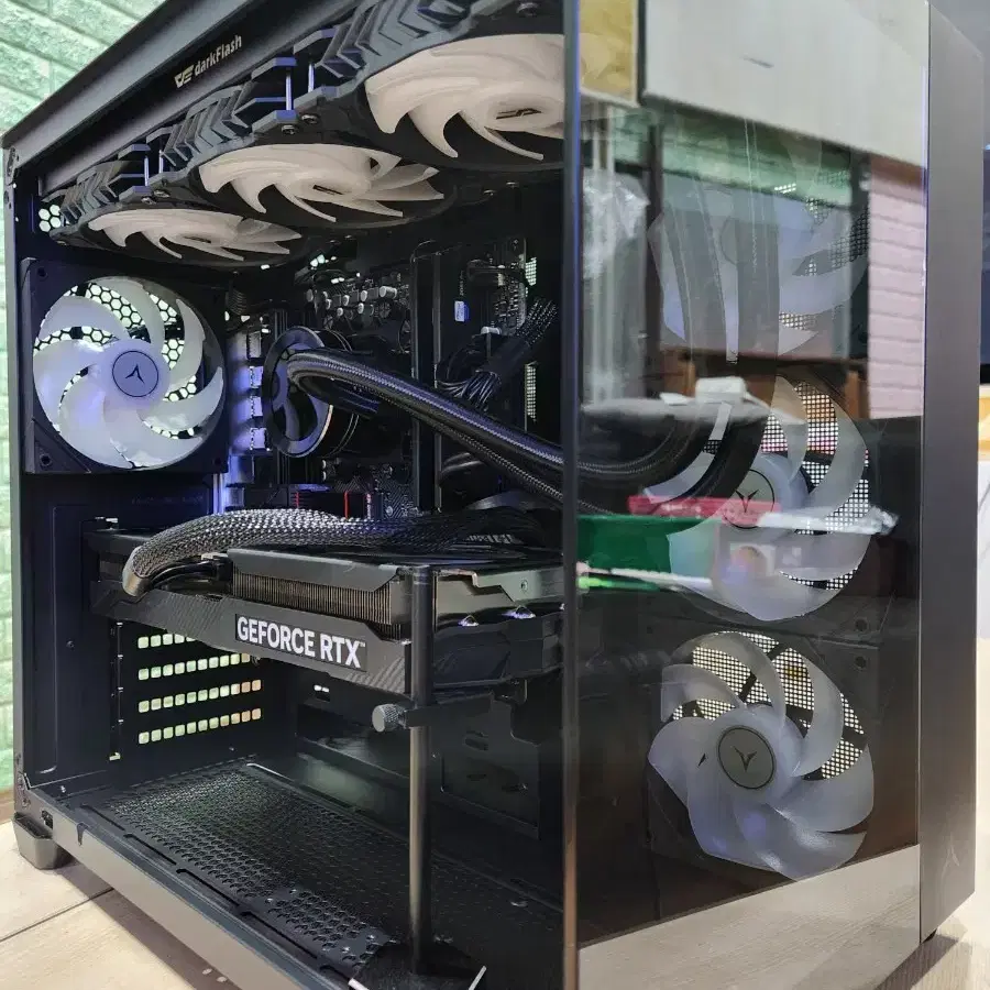 블랙 게이밍 컴퓨터 7800X3D RTX4070TI SUPER