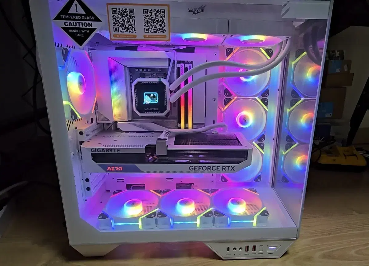 9800x3d 4070ti 완본체팝니다