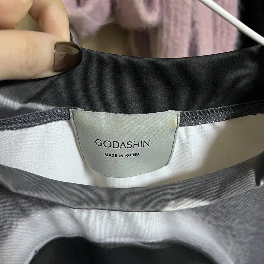 고다신 긴팔티 GODASHIN LOGO PENDANT TOP (S사이즈)