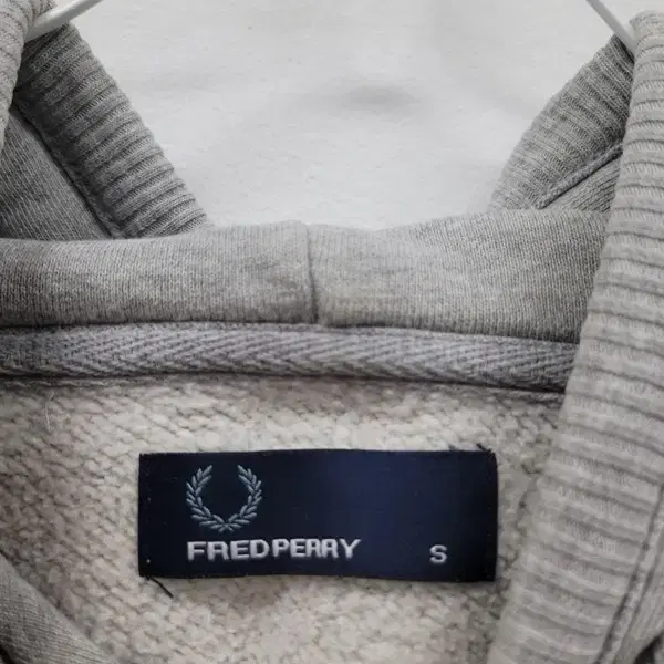 FRED PERRY 라이트 그레이 후드티 공용 S