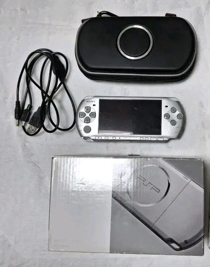 psp 3005 실버랑 게임 판매합니다