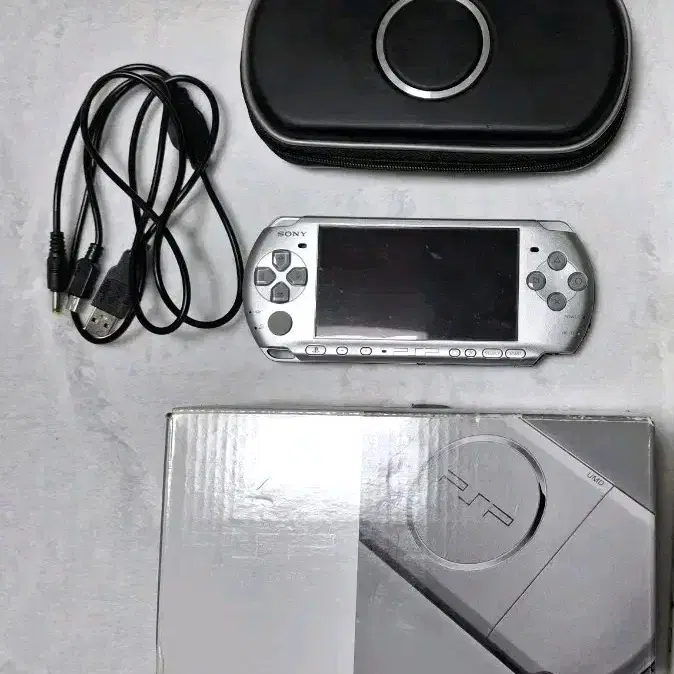 psp 3005 실버 판매합니다