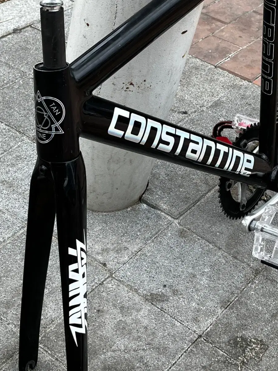 Constantine Irvine 2020 Frame Tsunami Bogie