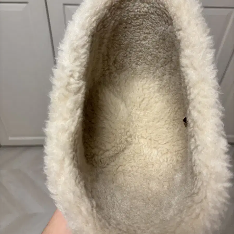 르917 reversible shearling hat