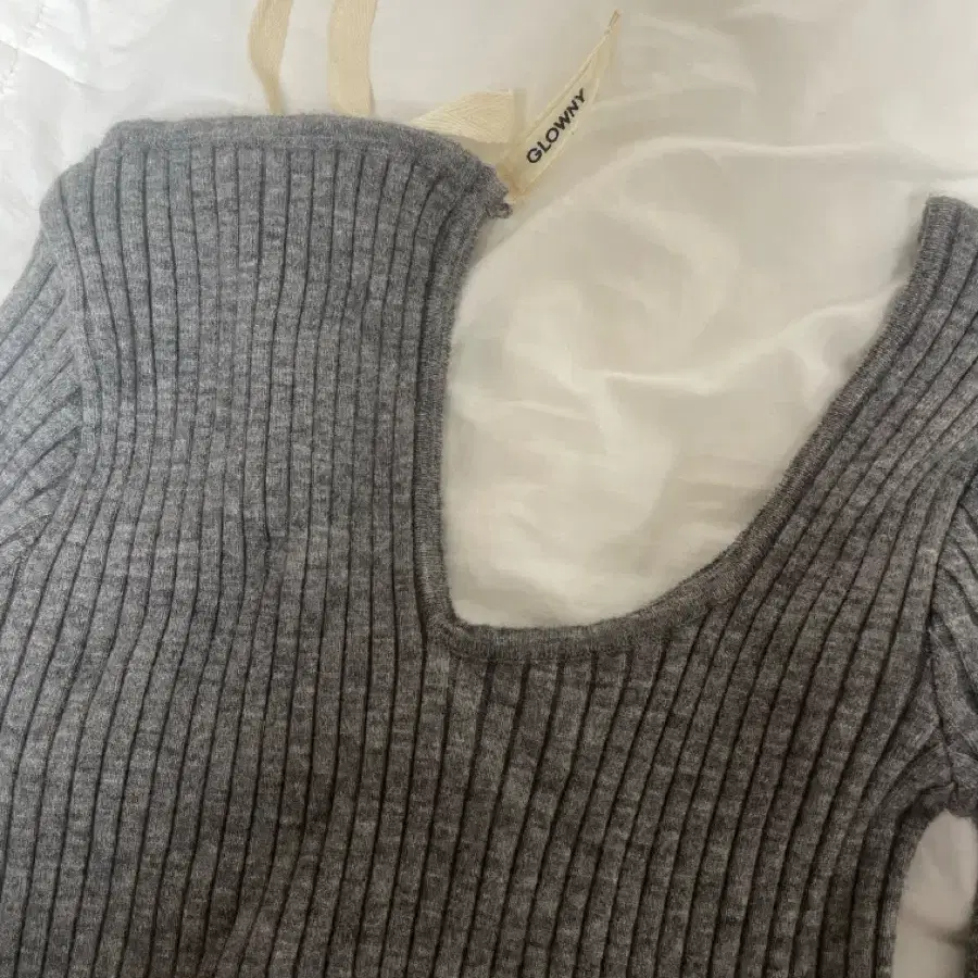 글로니 isa asymmetrical knit top (gray)