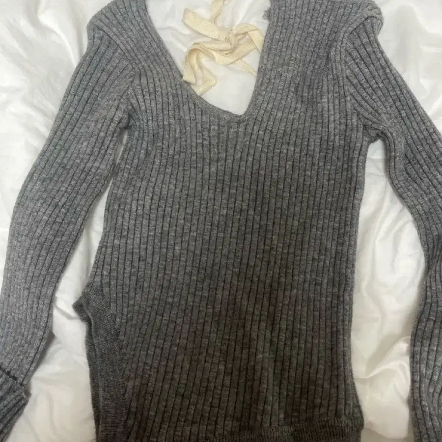 글로니 isa asymmetrical knit top (gray)