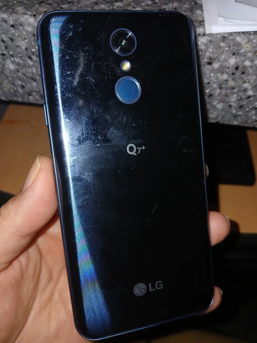 LG Q7+