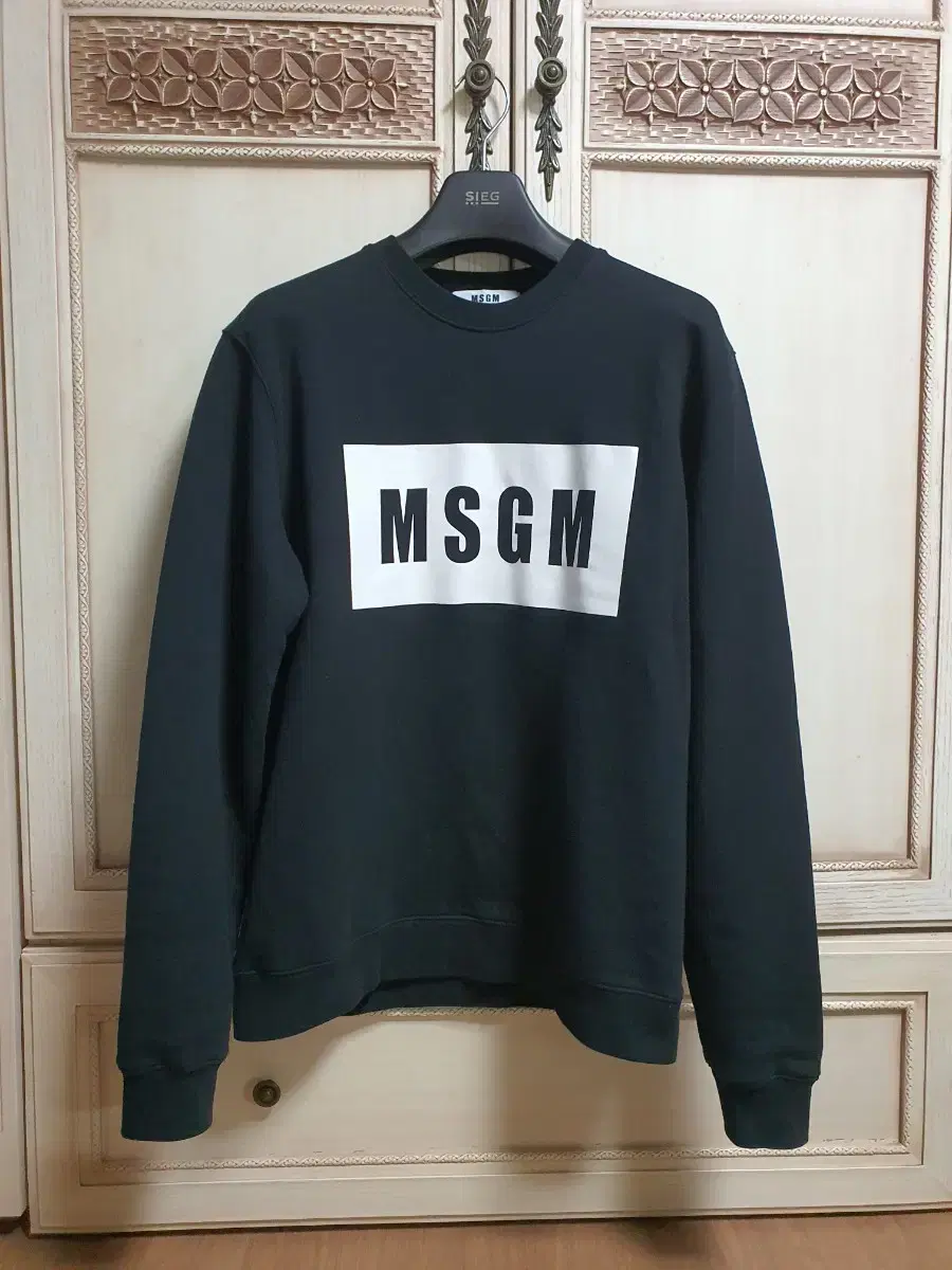 새상품급 msgm 스웻셔츠 맨투맨 티셔츠 블랙 xl판매