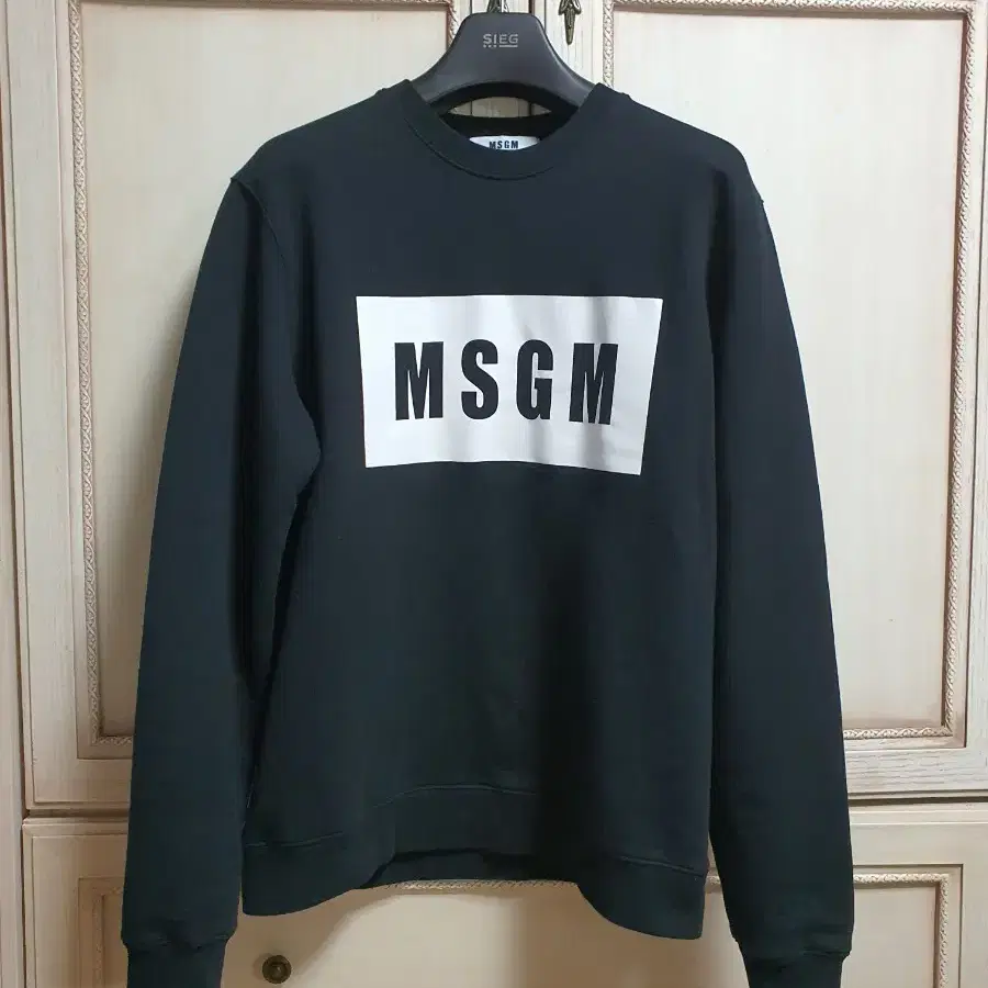 새상품급 msgm 스웻셔츠 맨투맨 티셔츠 블랙 xl판매