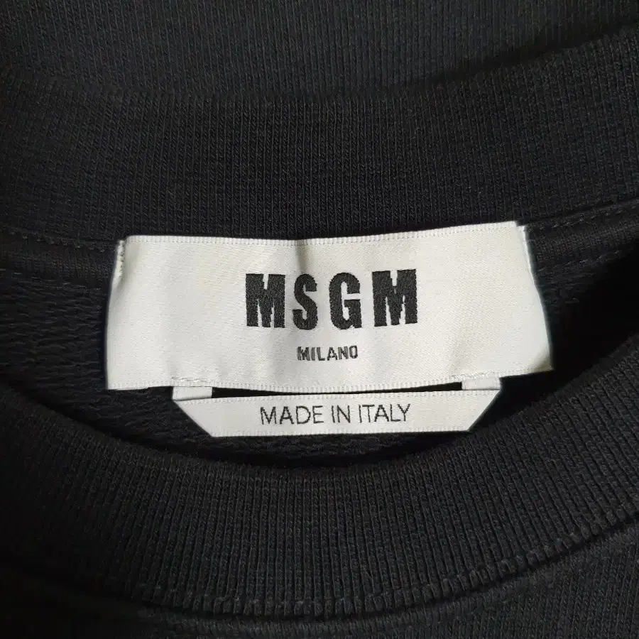 새상품급 msgm 스웻셔츠 맨투맨 티셔츠 블랙 xl판매