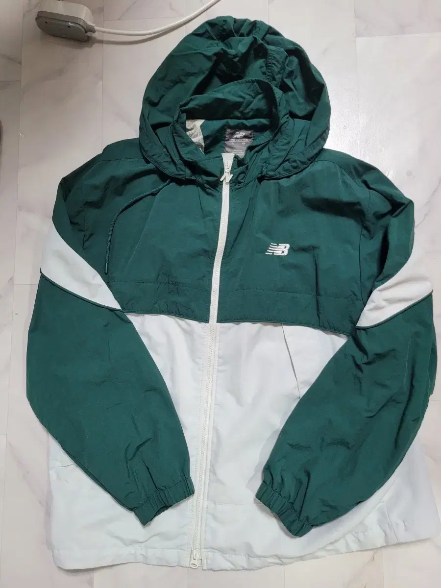 New Balance Windbreaker XL