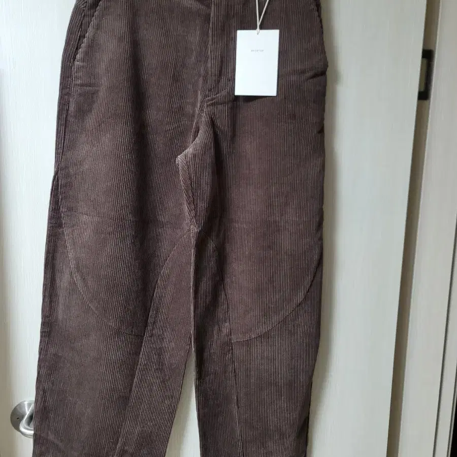 새제품 셔터(Shirter) PANELED CORDUROY PANTS