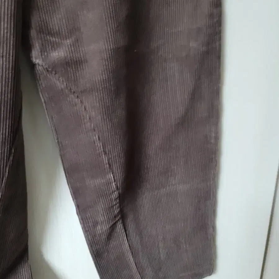 새제품 셔터(Shirter) PANELED CORDUROY PANTS