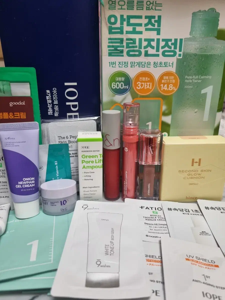 화장품 판매(힌스 글로우쿠션,넘버즈인 청초토너,토니모리 겟잇틴트 등등)