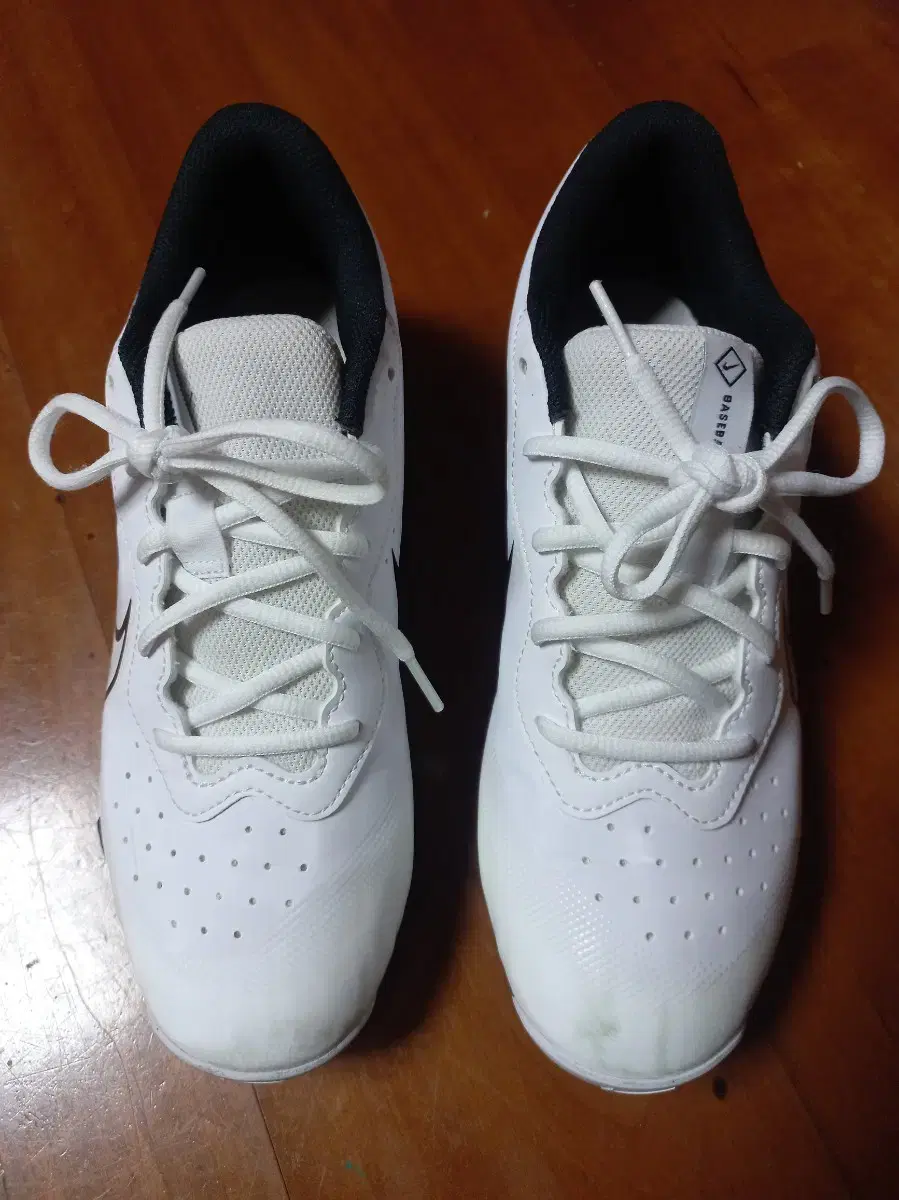 Nike baseball shoes 255 Once worn