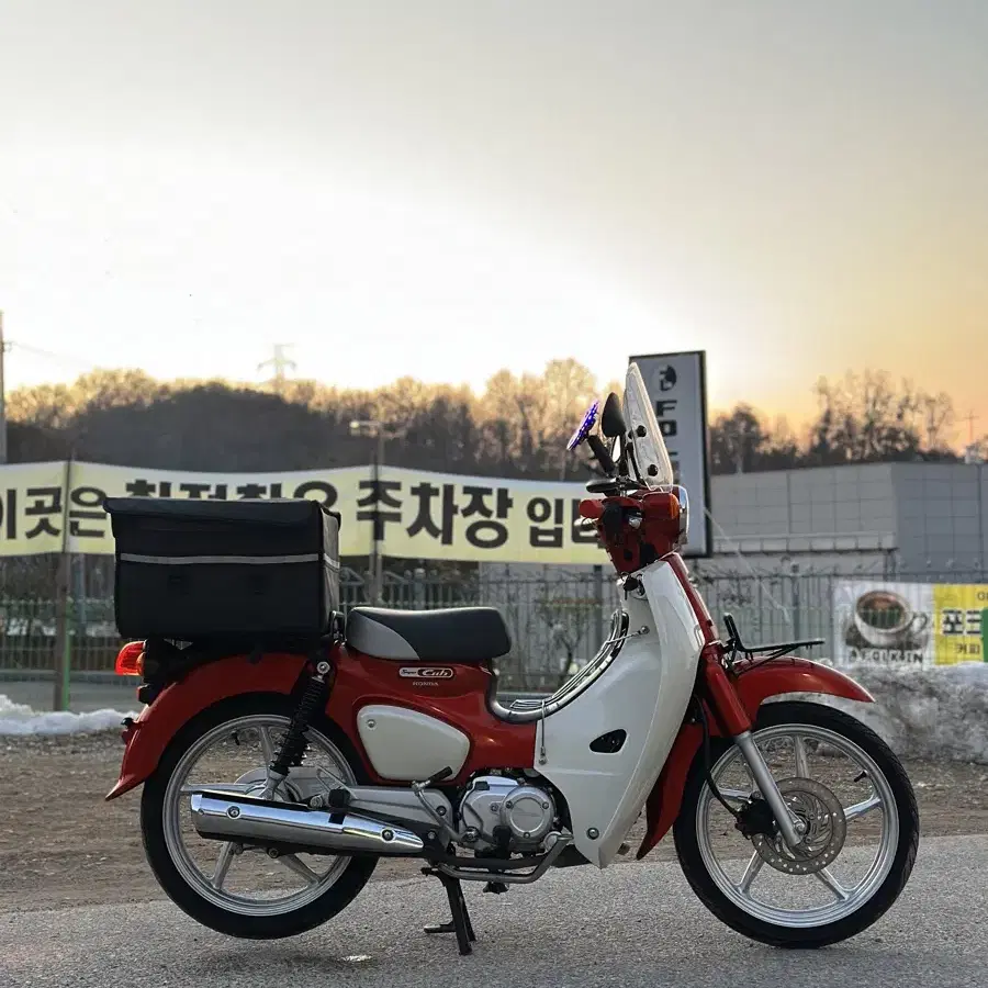 출퇴근)슈퍼커브110 23년 6천키로 셋팅완료 깨끗한 스쿠터 판매합니다.