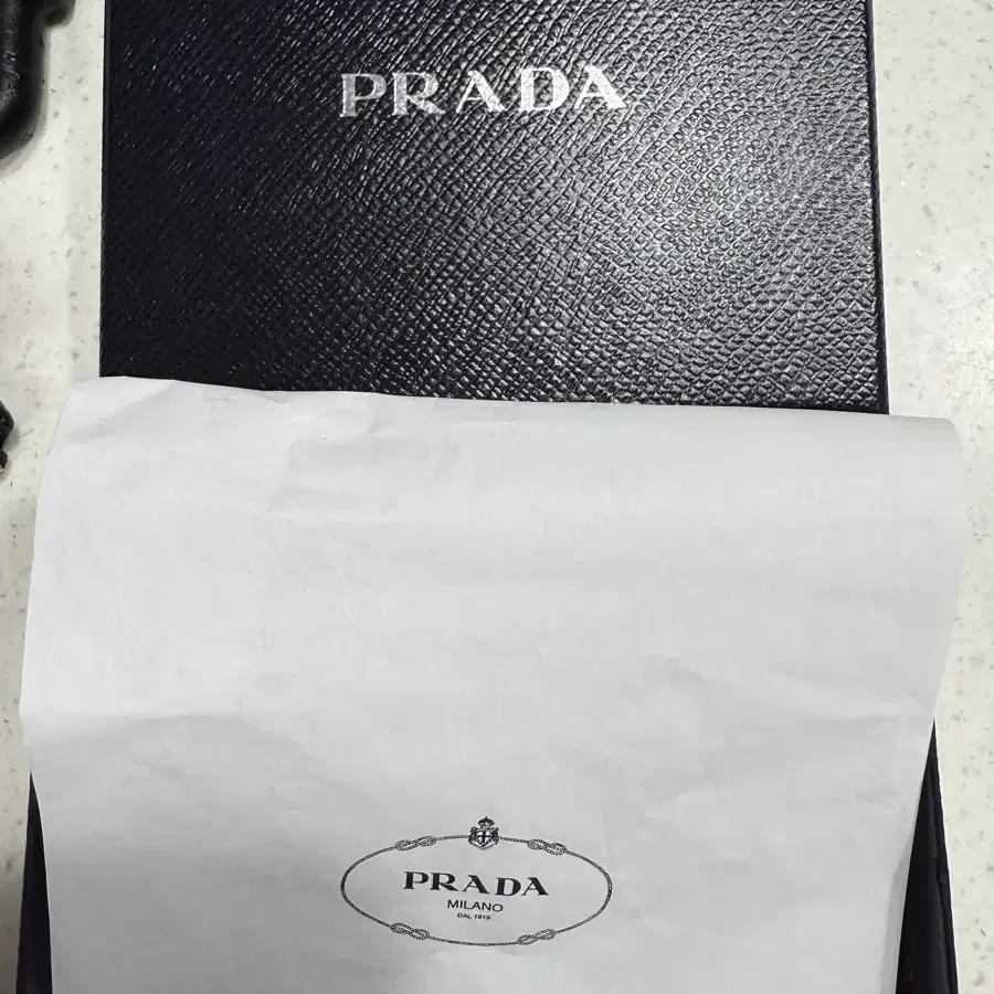 프라다 사피아노 여성 반지갑 prada