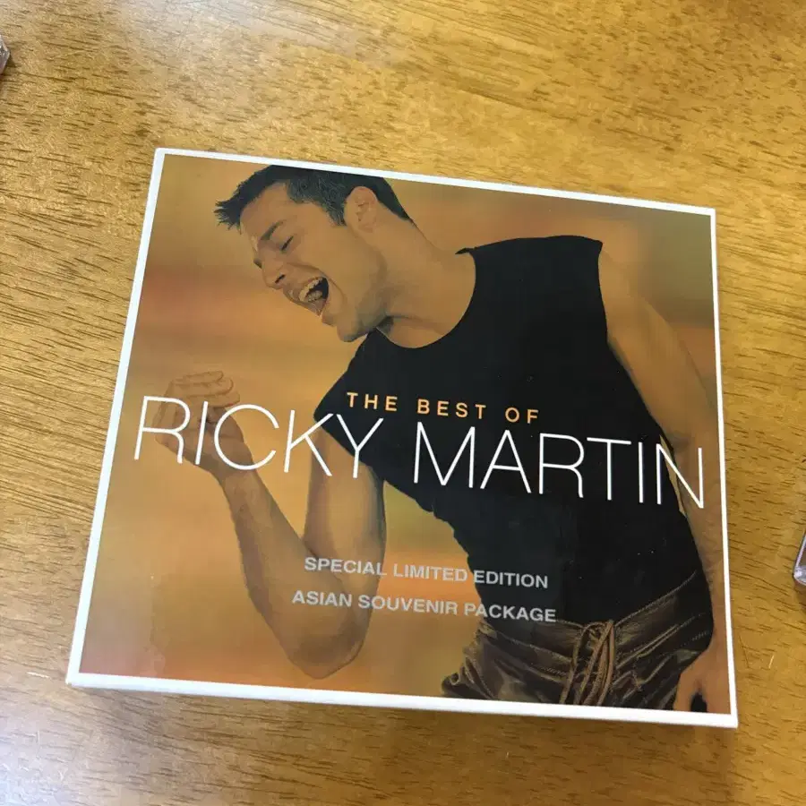 The Best of Ricky Martin + Bonus VCD