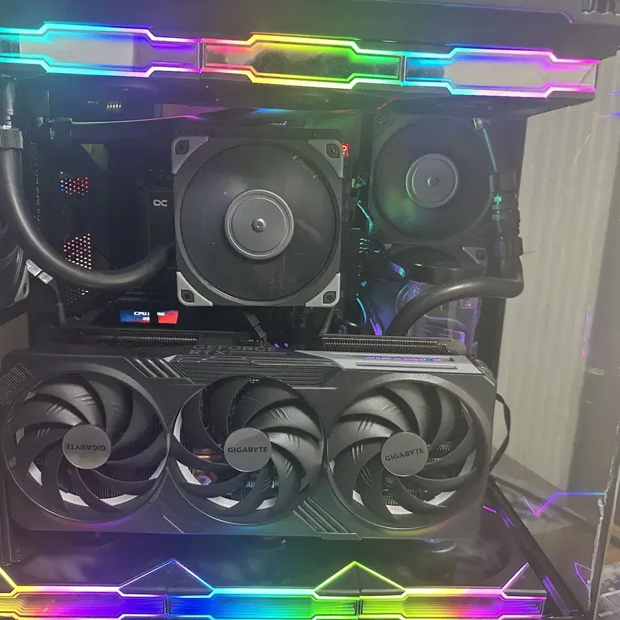 기가바이트 RTX 4080 SUPER 그래픽카드