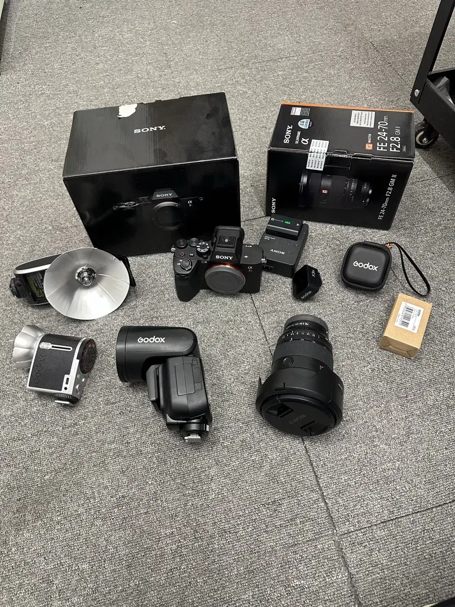 소니 a7r5, 2470gm2, 고독스 V1, 고독스 동조기 등등 판매