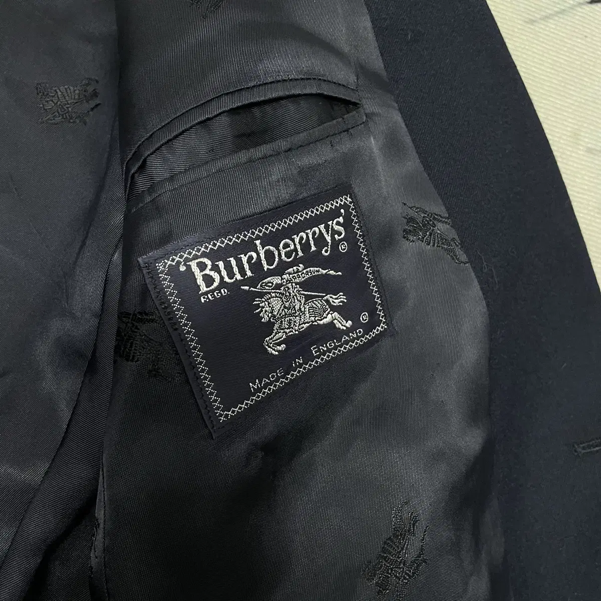 버버리 Burberry 아카이브 크레스트 로고 투 버튼 블레이저 네이비