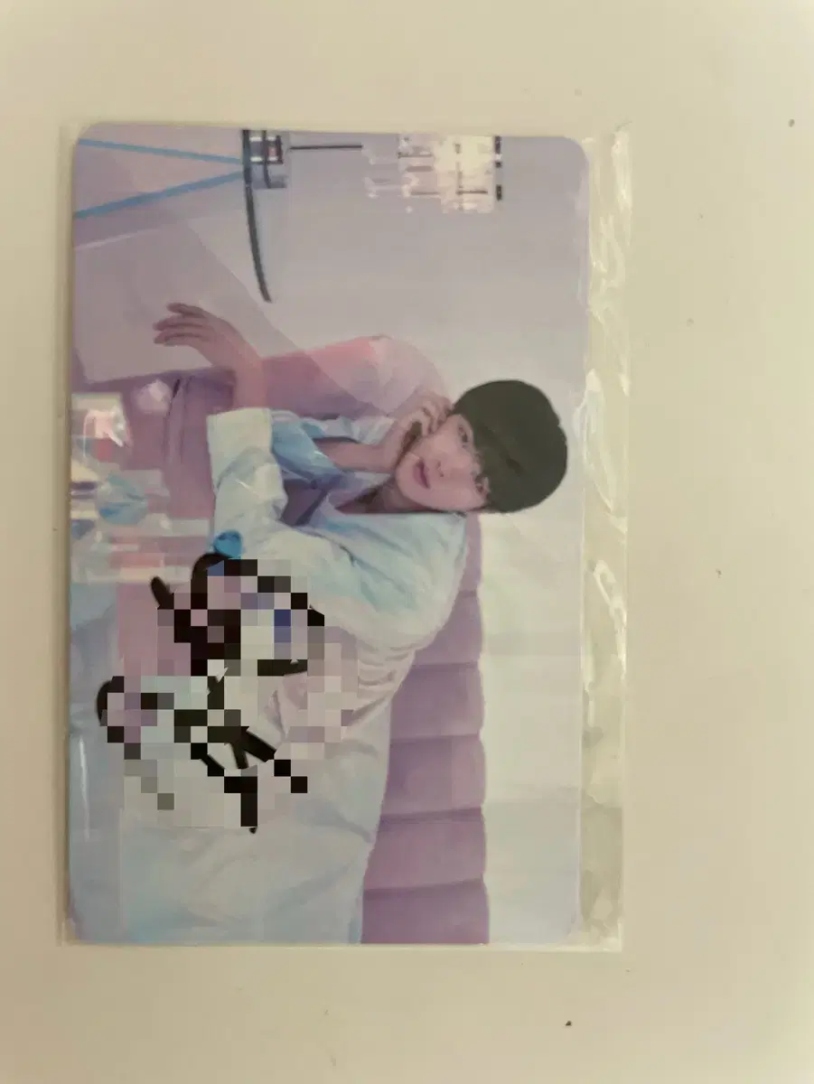 jin 's autographed photo card