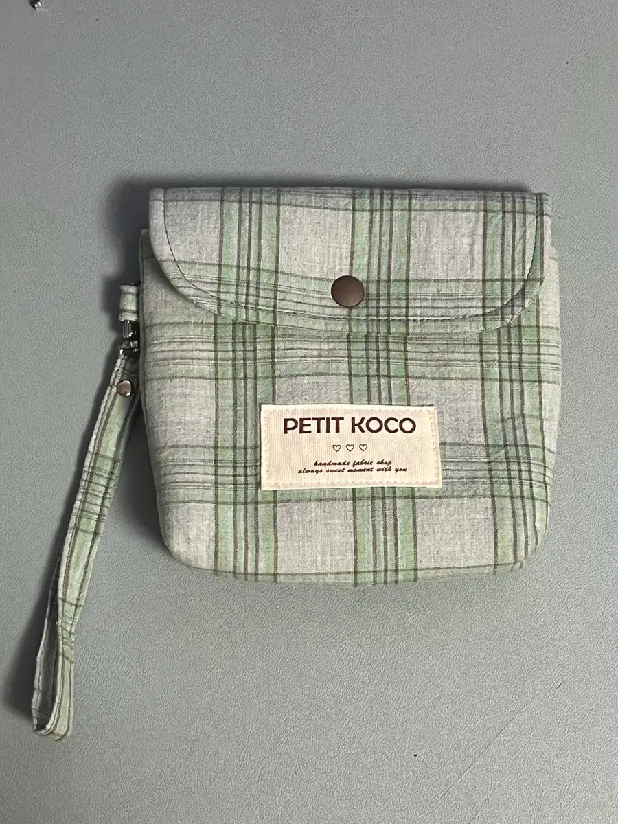 Checked-washing button pouch