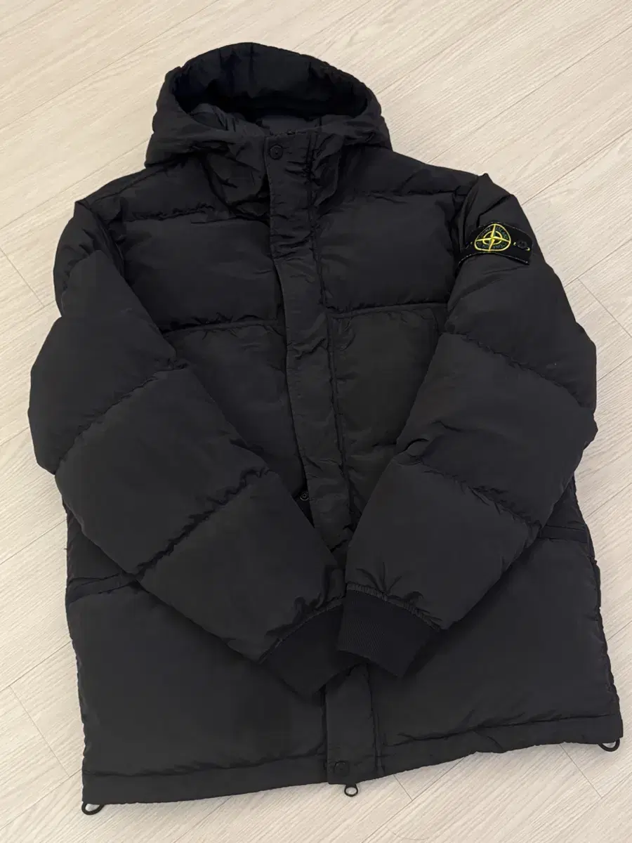 Stoneisland 21fw nylon metal down TC 판매